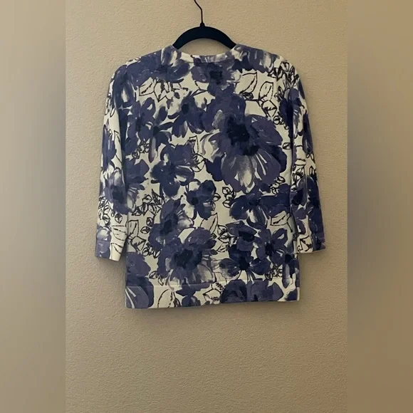 LOFT Blue and Cream Floral Women’s Button Up Cardigan 3/4 Sleeve Size XS - Picture 2 of 4